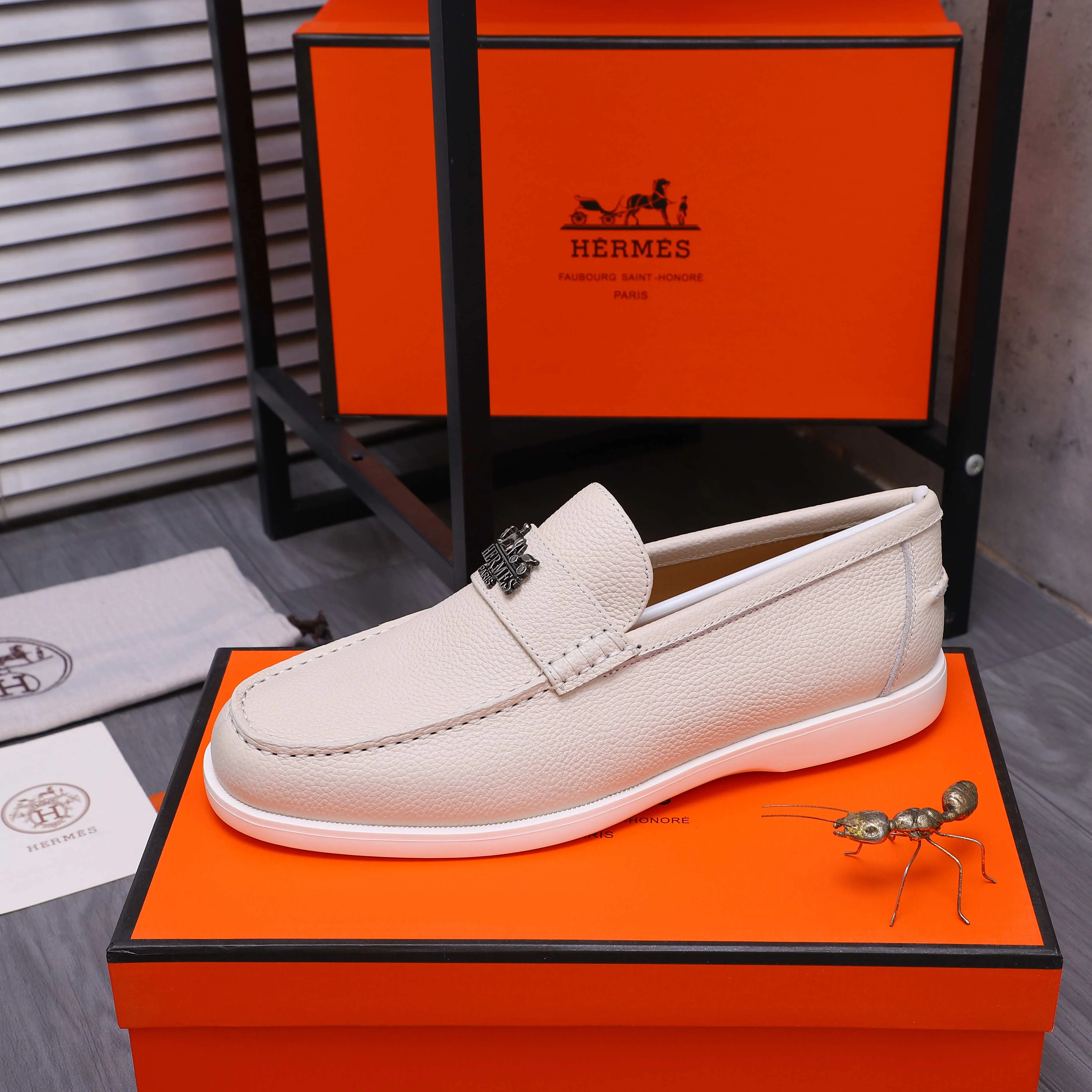 Men's shoes 💰p560 Product trademark: HERMES "Hermes" casual slip-on men's shoes. Regular size: 38-46 (45.46 is custom-made and non-returnable) Product materials: Selected pebbled cowhide upper, cowhide lining, original foam rubber ultra-light sole
